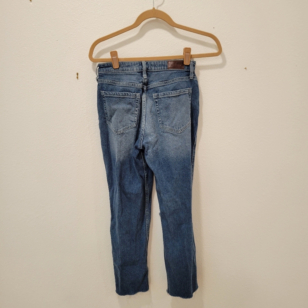 Hollister Ultra High Rise Mom Jeans Distressed Raw Hem Size 3S W26 L25 - Picture 4 of 4